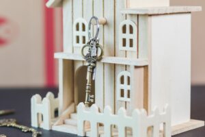 Cooperativa de vivienda o bono MIDUVI: ¿qué te conviene más?